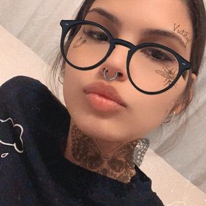 Meet your Posher, Adriana